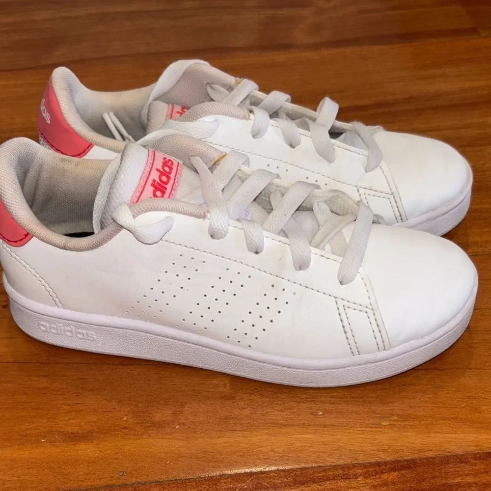 Kids Adidas White Sneakers with Pink Highlights size 1Y
